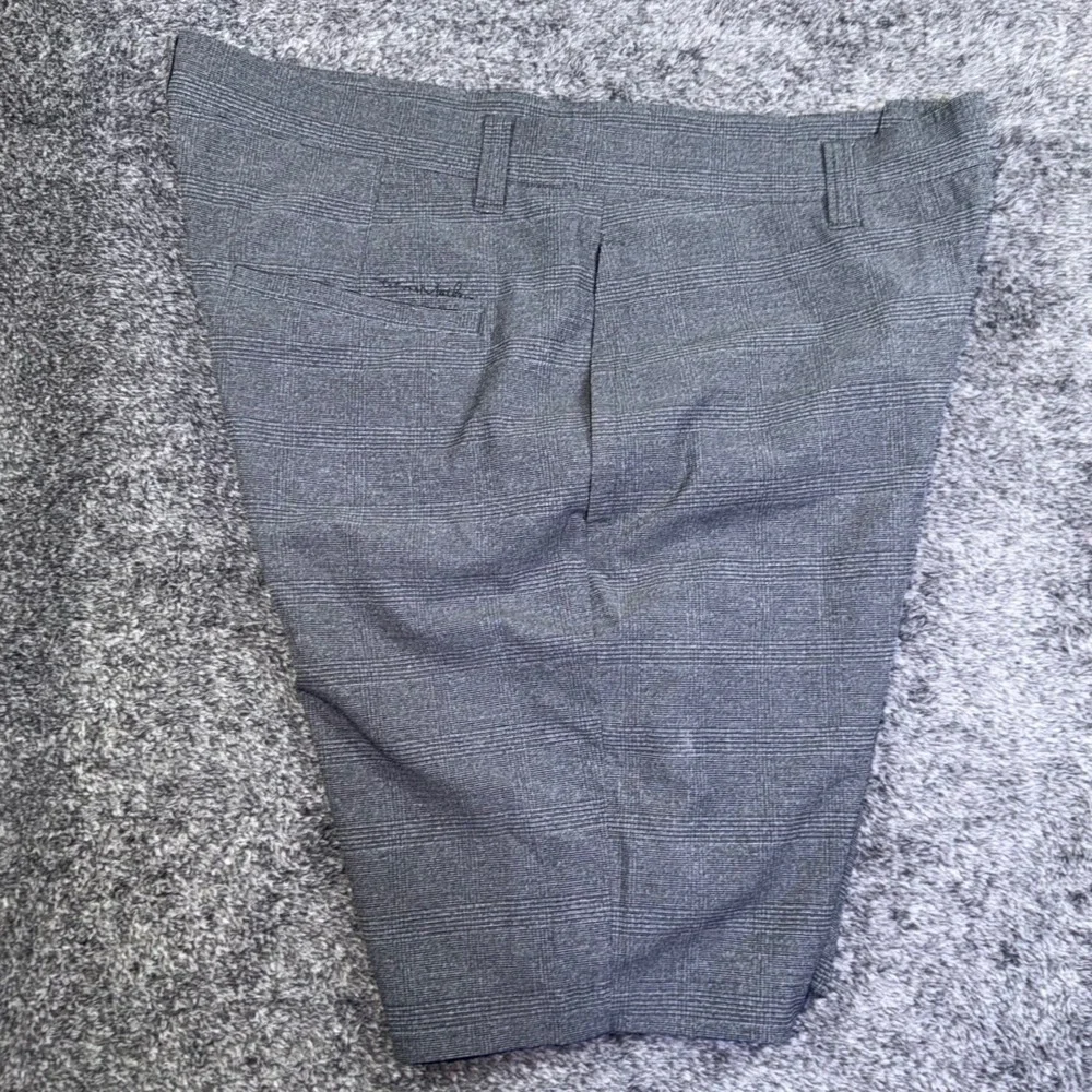Travis Mathew Mens Gray Glen Plaid Golf Shorts Chino Stretch Performance Size 34
